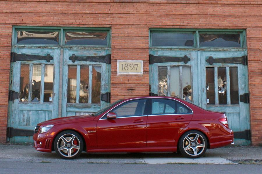  Mercedes-Benz C63 AMG Performance Pack 2011 года  (фото 7 из 39)